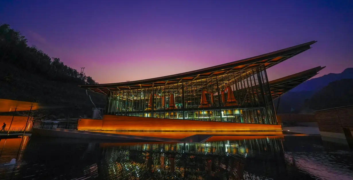 Angus Dundee Fills First Cask At New Chinese Distillery - American Review